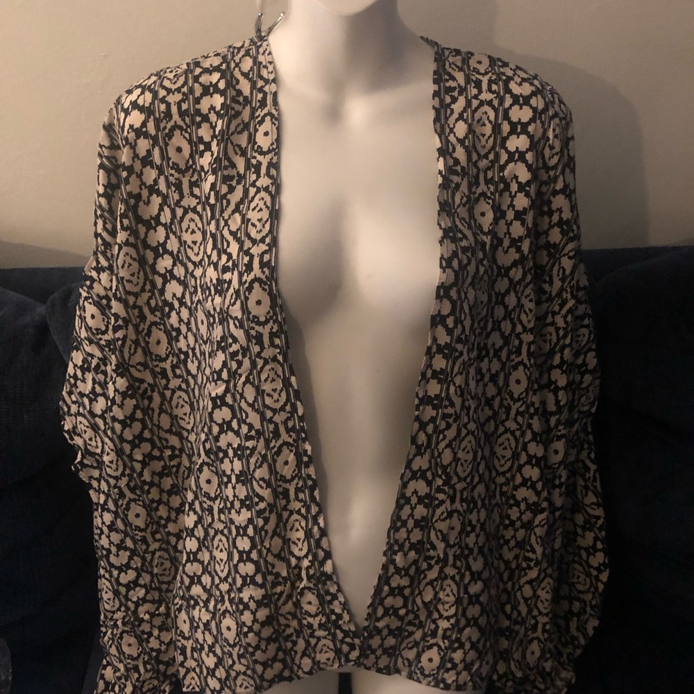 4/$12‼️ Forever 21 - Kimono Size M